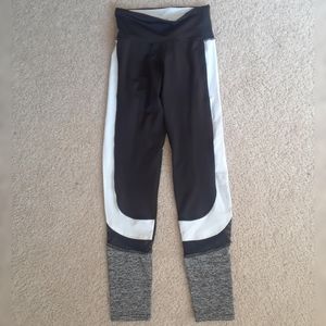 Women's athletic leggings